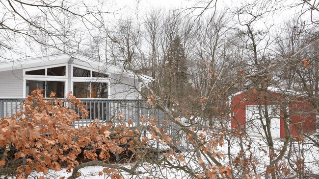 Building Photo - 2327 Doe Dr