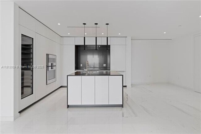 Building Photo - 300 Biscayne Blvd Way