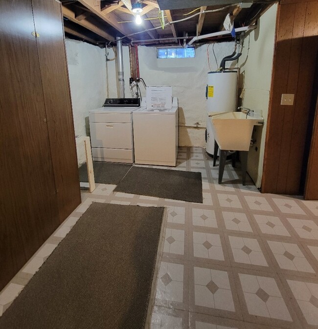 Building Photo - 515 N 8th Ave