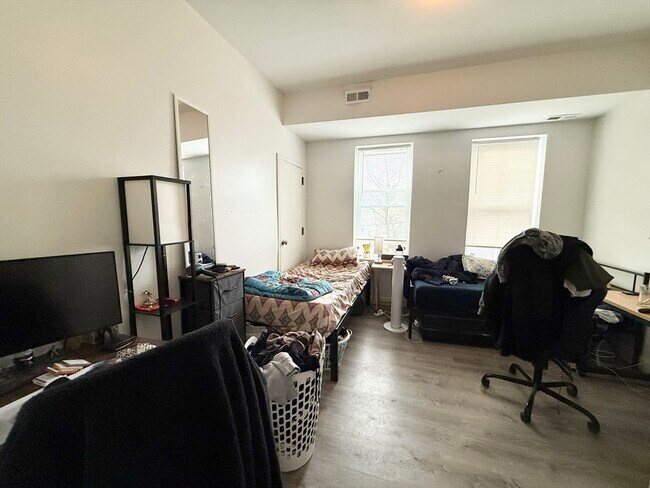 Building Photo - 301-305-305 Dudley St