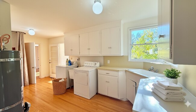 Building Photo - Mid-Century Montclair 3+ Bedroom with Filtered San Francisco Bay Views!