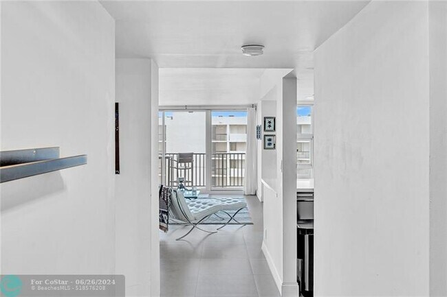 Building Photo - 525 N Ocean Blvd