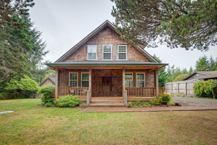 Building Photo - 33431 Douglas Dr