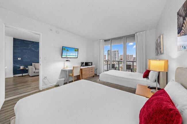 Building Photo - 2602 E Hallandale Beach Blvd