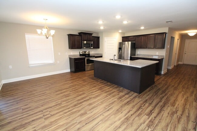 Building Photo - Ready Now!! 3-Bed/2-Bath Brick Home in Mil...