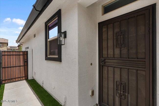 Building Photo - 3523 E Alfalfa Dr