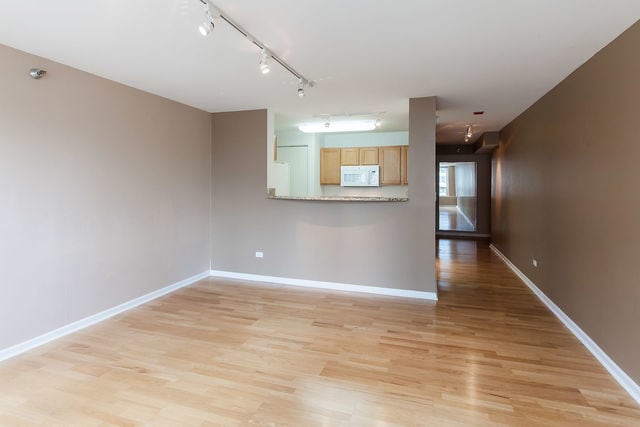 Building Photo - 345 N La Salle Dr