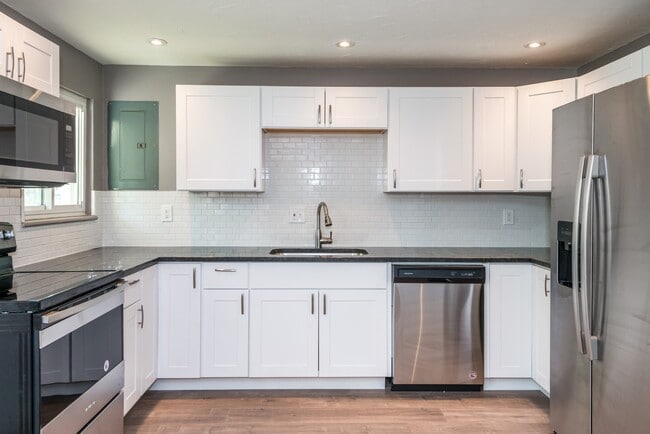 Building Photo - 6450 Chippingdon Dr