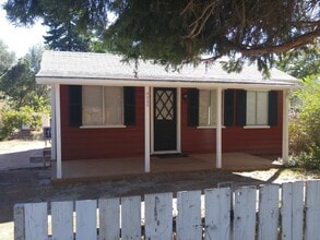 Building Photo - Cute Home in Shasta Lake City 1 bed 1 Bath but has a office area that doubles as a bedroom