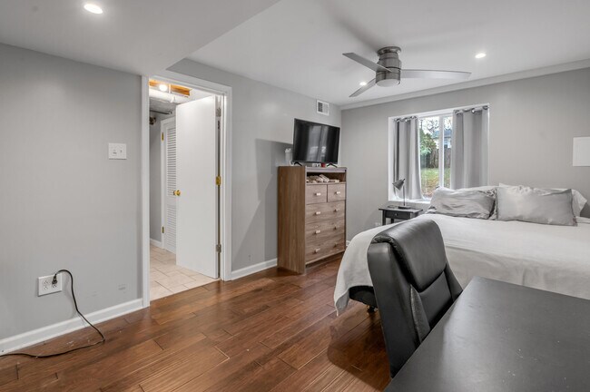 Building Photo - 653 Mt Vernon Dr