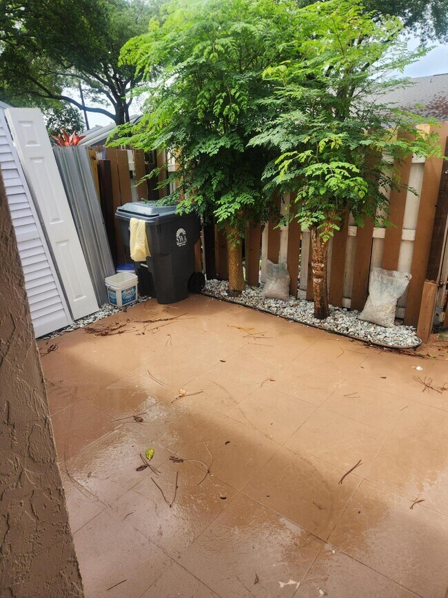 Building Photo - 5231 Pine Abbey Dr S