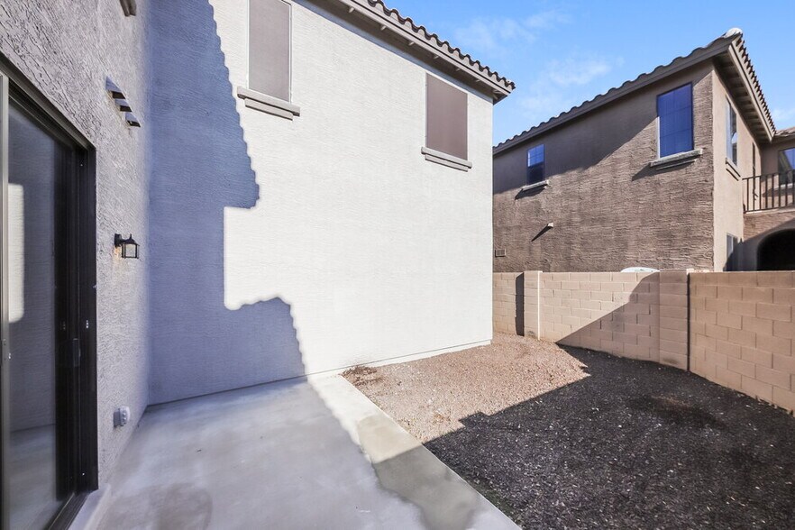 Building Photo - 2362 W Sleepy Ranch Rd