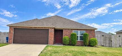Building Photo - 885 NW Evans Cir