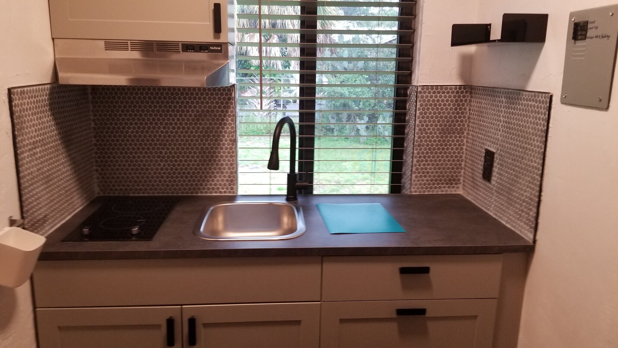 Building Photo - 1952 Madison St