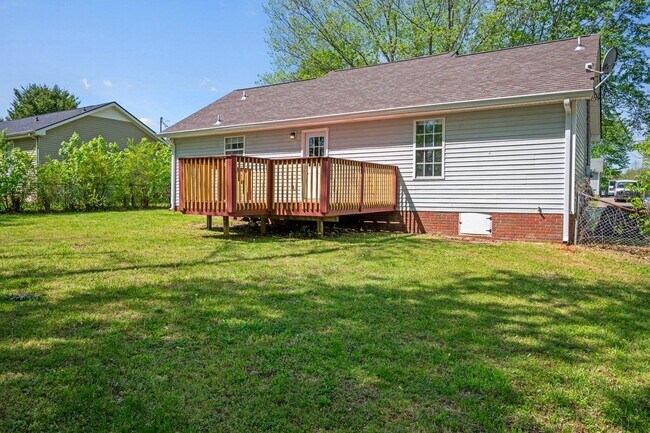 Building Photo - Beautifully Renovated Home!