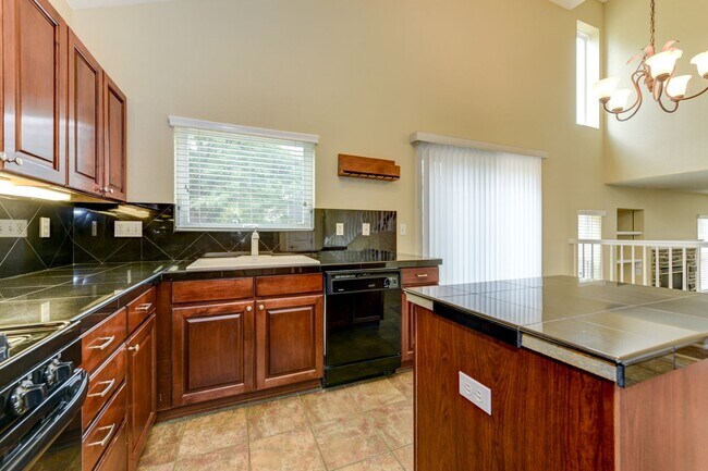 Building Photo - Beautifully Updated 3-Bed Home in Arapahoe...