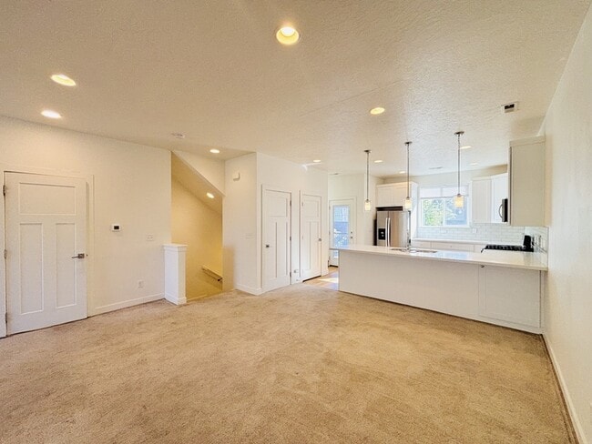 Building Photo - 3883 Komenda Ct