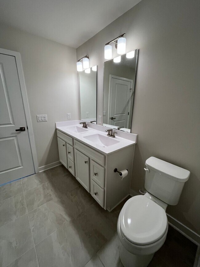Building Photo - 4184 Farmfield Dr