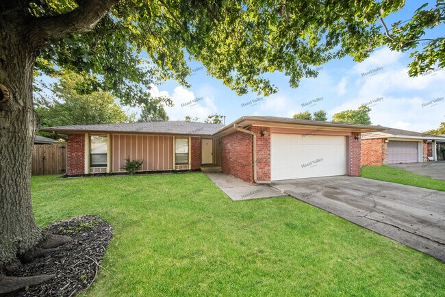 Primary Photo - 813 N Briarcliff Dr
