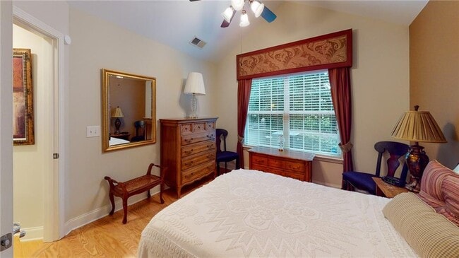 Building Photo - 100 Highlands Ridge Pl SE