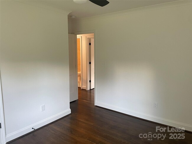 Building Photo - 5840 Charing Pl