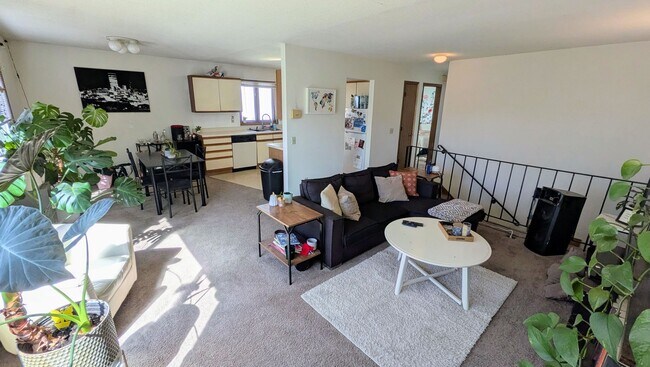 Building Photo - Spacious 3-Bedroom -- Available July 1st!