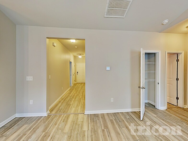 Building Photo - 156 Lakemont Dr
