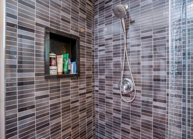 Building Photo - Single-Story 3BR Home with Permitted ADU, Private Yard & Cul-De-Sac Location – Van Nuys