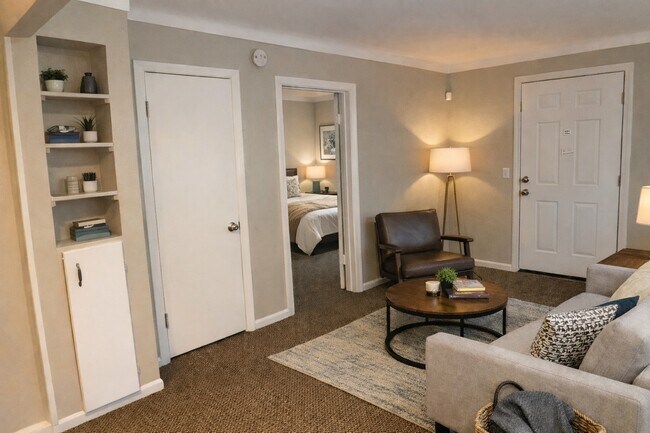 Building Photo - 2024 N Westwood Ave