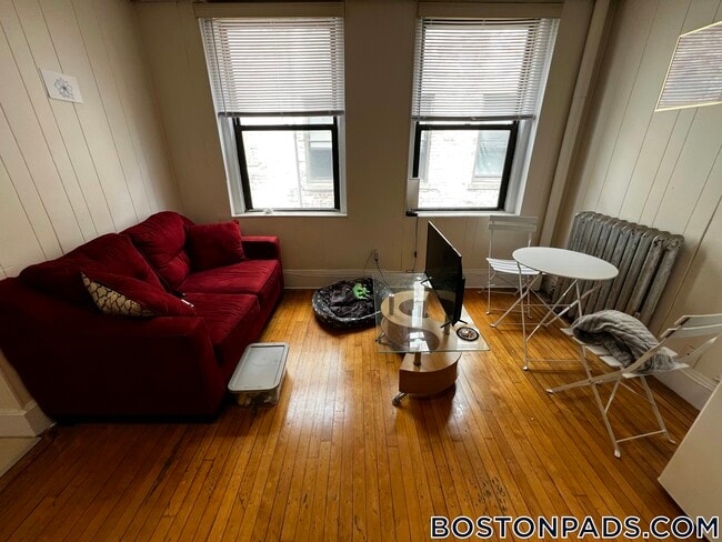 Building Photo - 439 Cambridge St