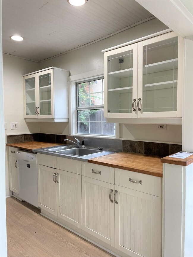 Building Photo - 449