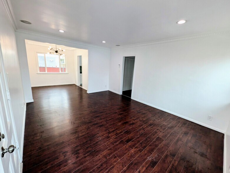 Building Photo - 2125 Carmona Ave