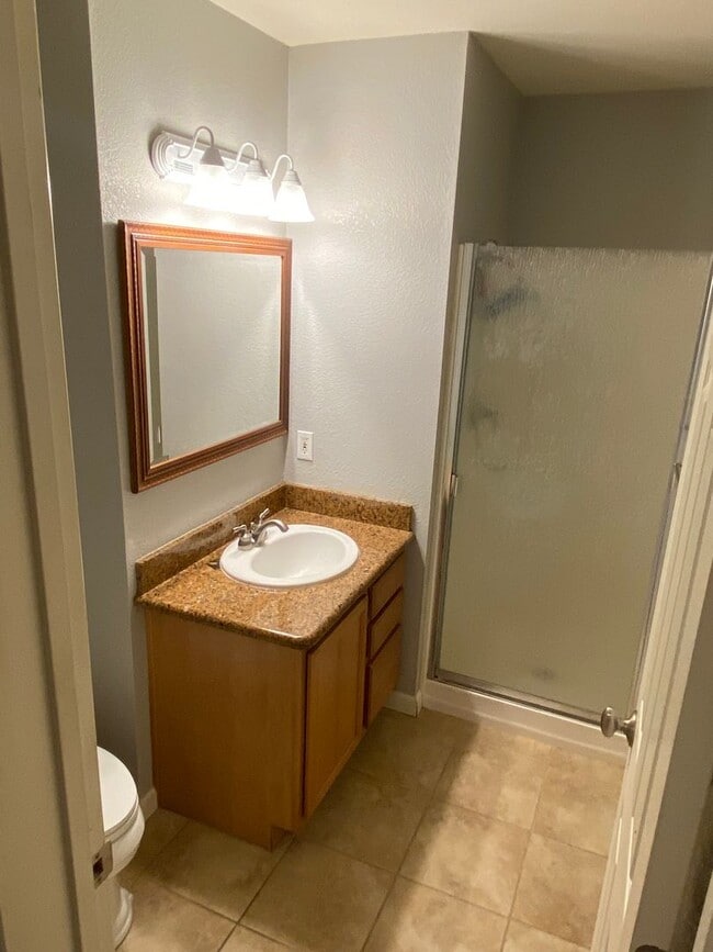 Building Photo - Cozy 3-Bedroom Condo with Washer/Dryer and...