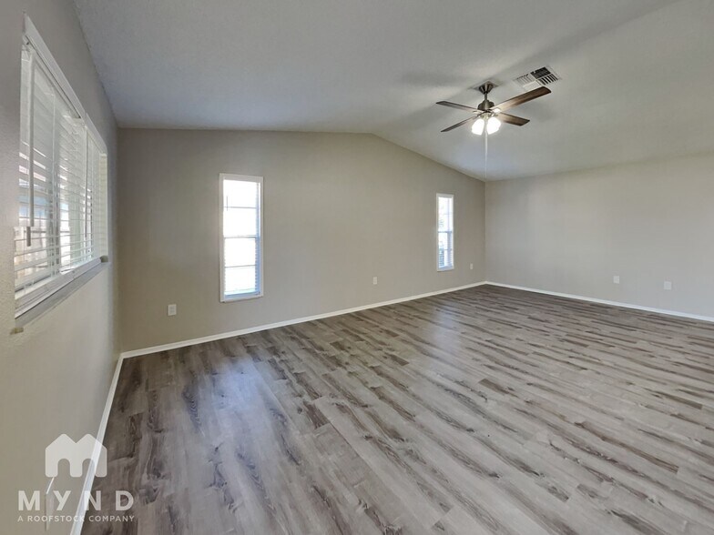 Building Photo - 2101 Anchor Ave