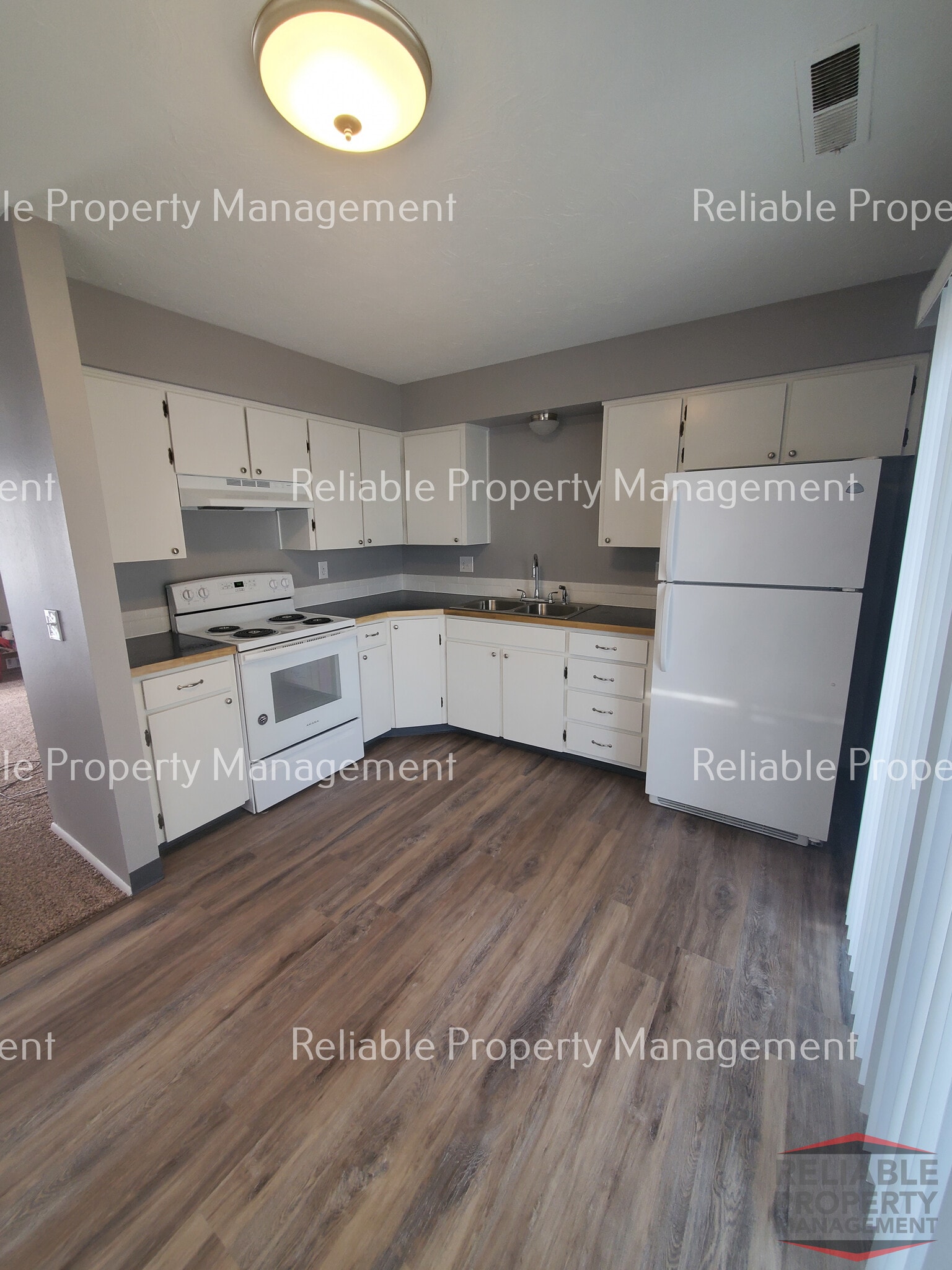 Building Photo - 209 S Adam Ln