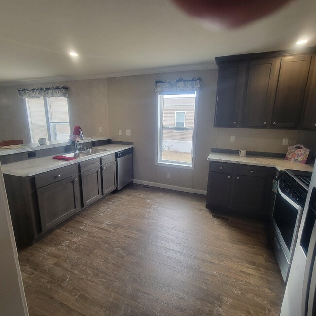 Building Photo - 209 Golfview Ct