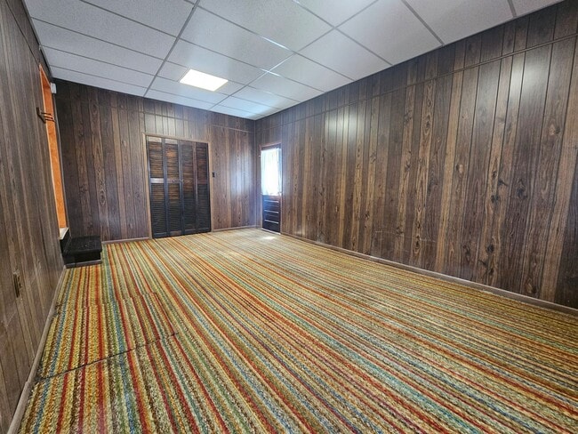 Building Photo - Manor View