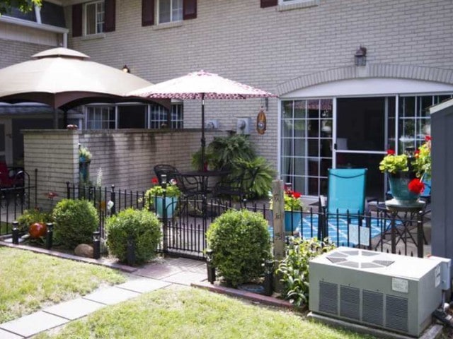 Apartments For Rent In Indianapolis In | Fountain Lake Villas - Villas de Fontenelle