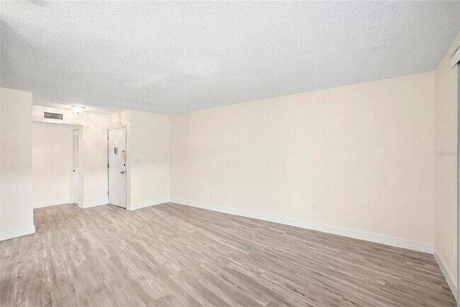Building Photo - 22333 Edgewater Dr