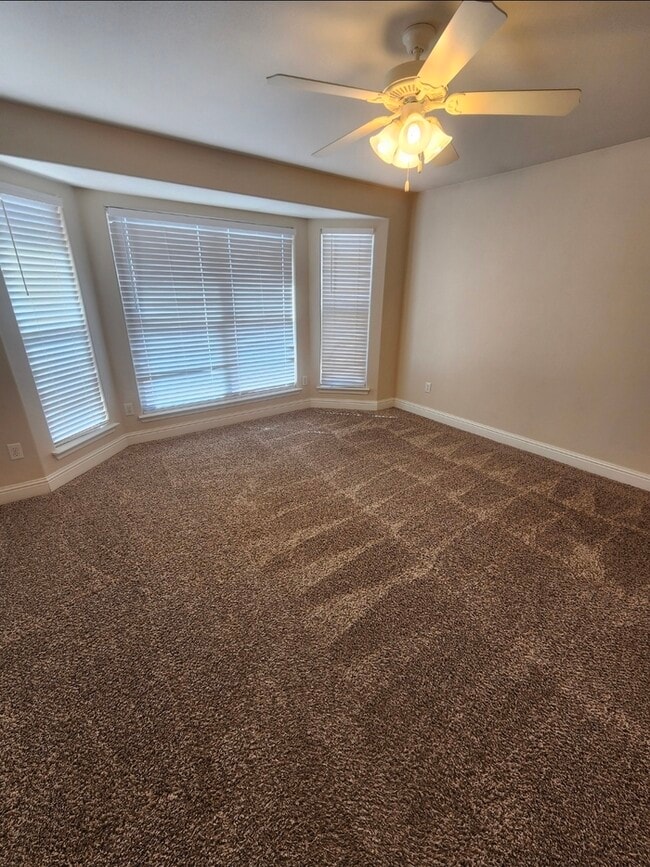 Building Photo - 3 bed 2 bath 2 car garage in Lone Star Trails!