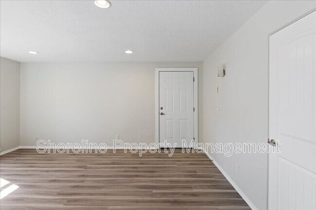 Building Photo - 2607 Lancaster Dr