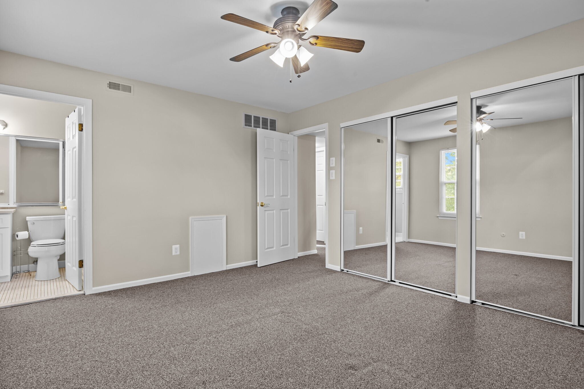 Building Photo - 560 Thrush Ct