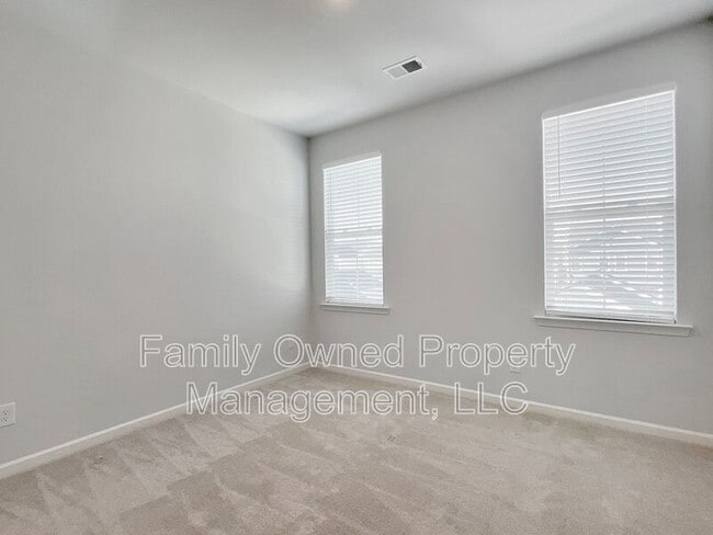 Building Photo - 420 W Respite Ln