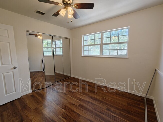 Building Photo - 620 SW 10th Ln