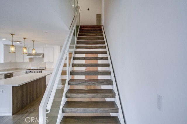 Building Photo - 35 N Raymond Ave