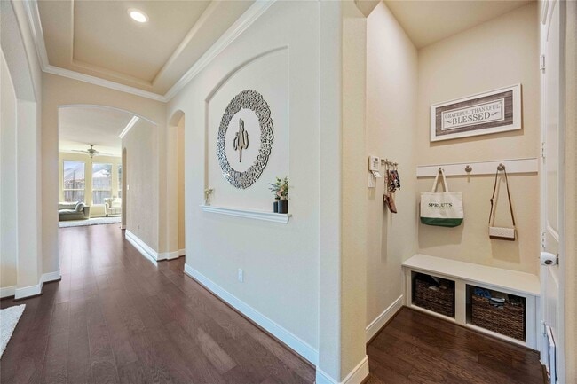 Building Photo - 931 Abelia Ave