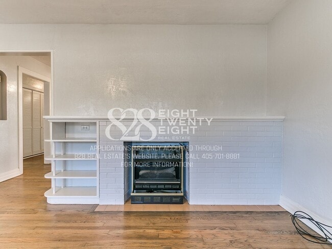 Building Photo - *COMING SOON - TOURS EXPECTED TO BEGIN 6/5/26* 2 Bed/2 Bath Duplex Close to Campus Corner!