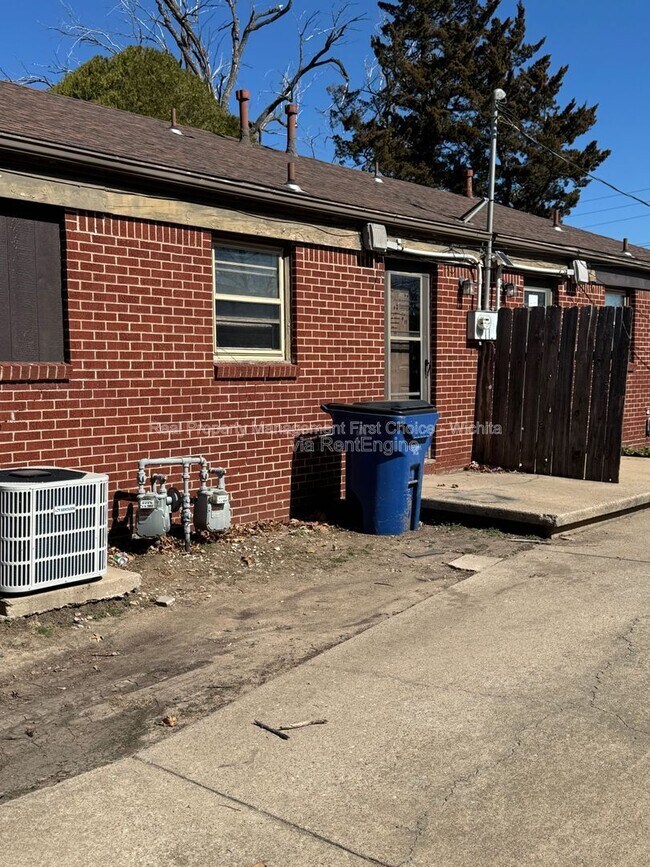 Building Photo - 1632 S Mission Rd