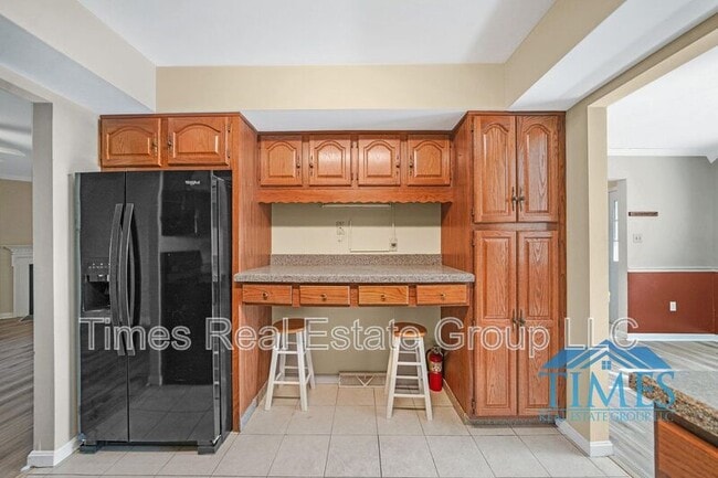 Building Photo - 220 Westridge Pl N