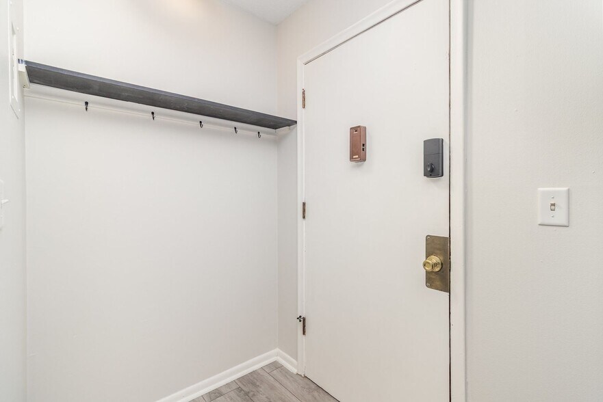 Building Photo - 2009 Commerce Blvd